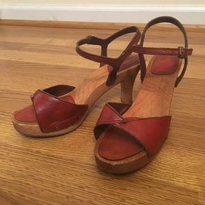 Vintage 70’s wooden heel sandals